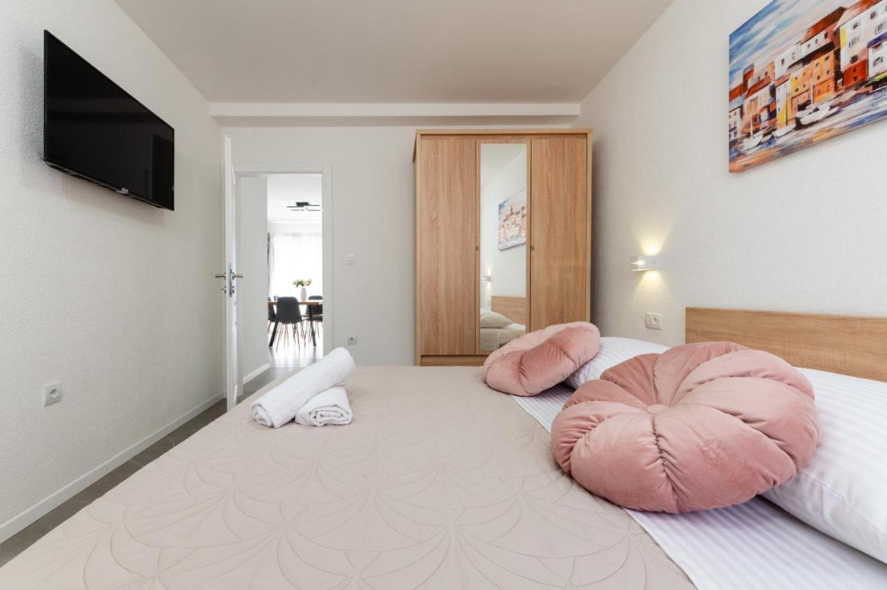 Apartment Vuletin Kaštela Kültér fotó