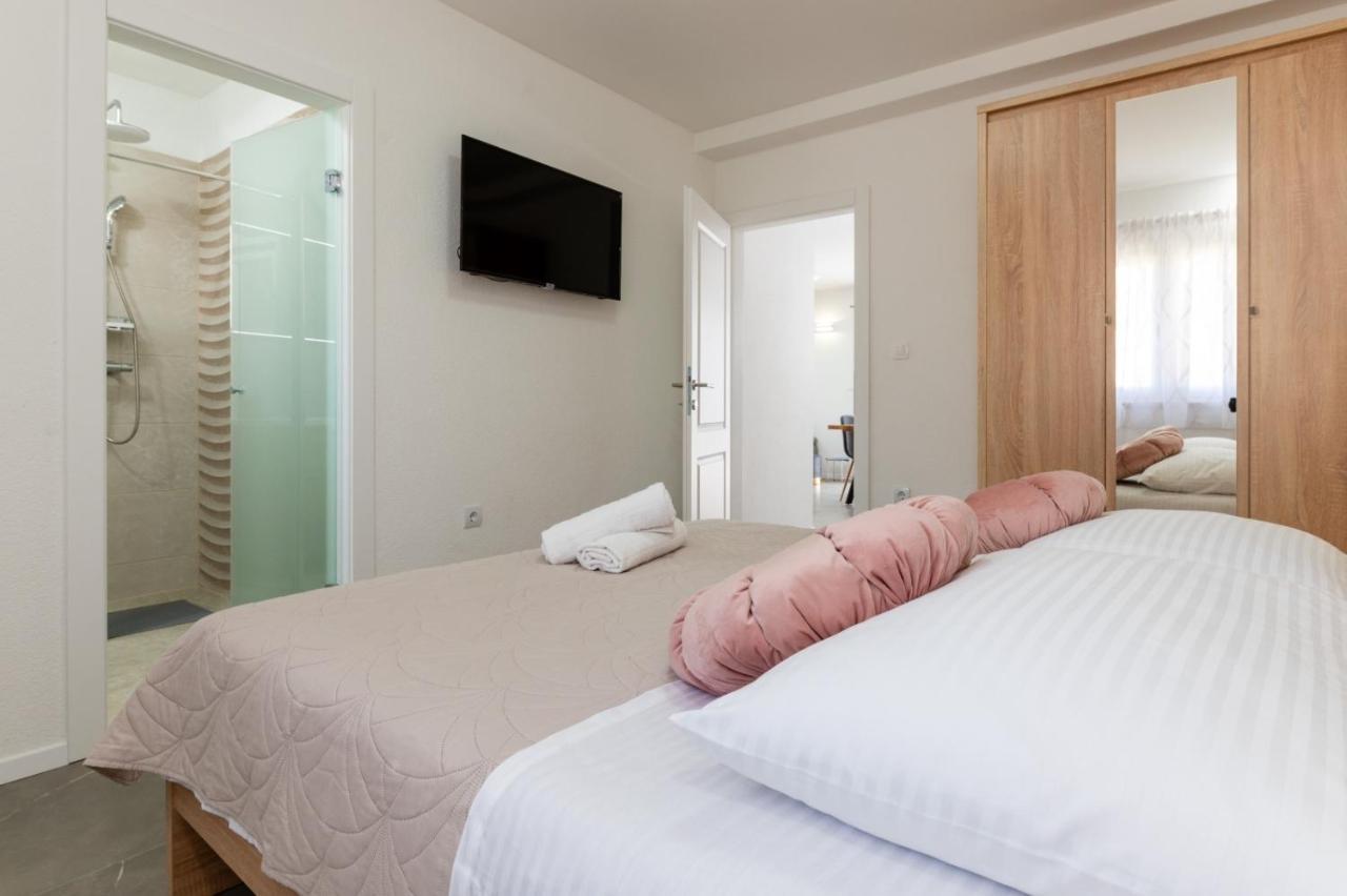 Apartment Vuletin Kaštela Kültér fotó