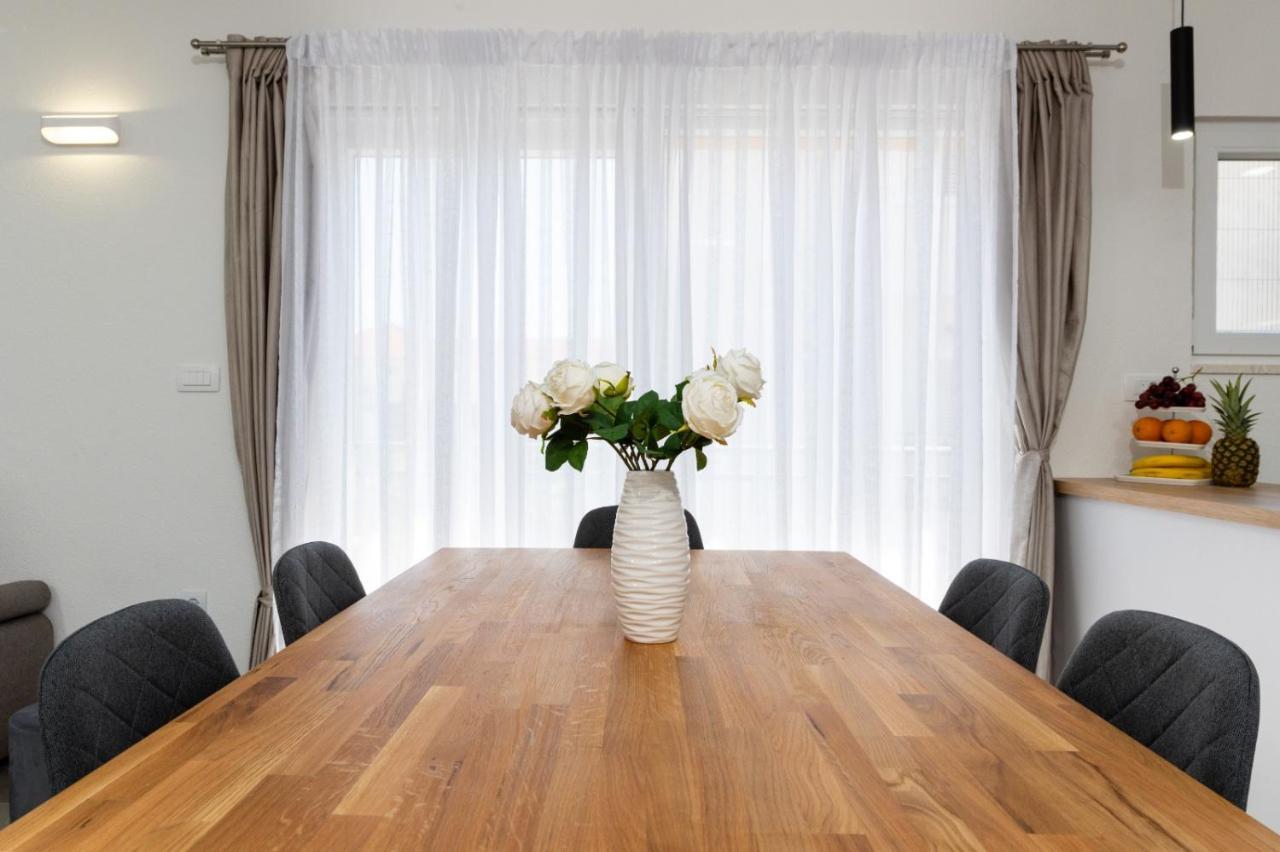 Apartment Vuletin Kaštela Kültér fotó