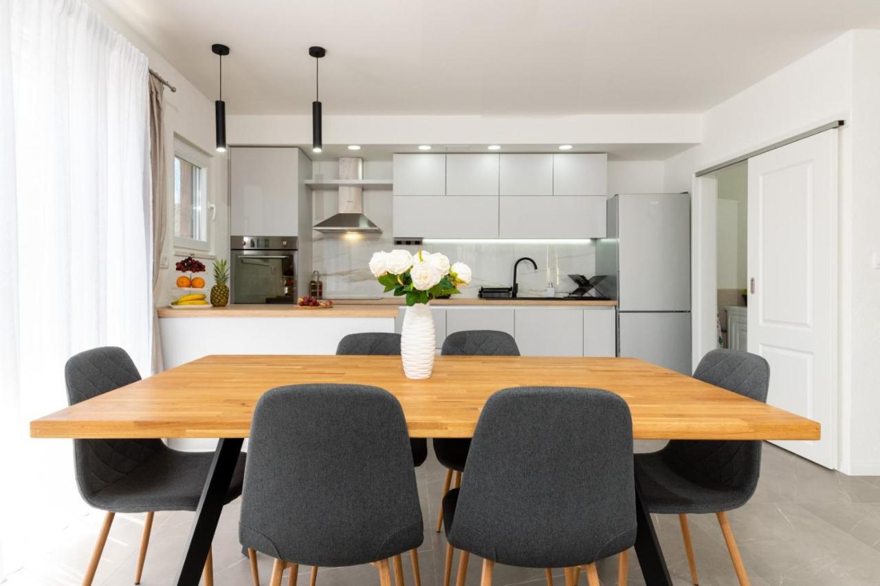 Apartment Vuletin Kaštela Kültér fotó